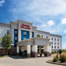 Hampton Inn & Suites Canton，位于北坎顿的酒店