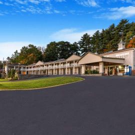 Super 8 by Wyndham Lake George/Downtown，位于乔治湖的酒店