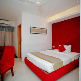 Royal Raj Hotel,位于拉杰沙希的酒店