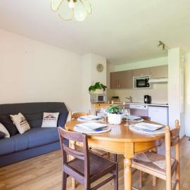 Duplex 6 pers avec balcon et parking à Bourisp - FR-1-296-507，位于Bourisp的酒店