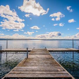 Waterfront Cottage - Incredible View and Hot Tub，位于怀尔顿的酒店