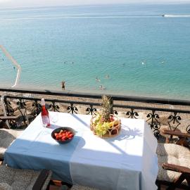Amazing condo by the beach，位于路特奇的酒店