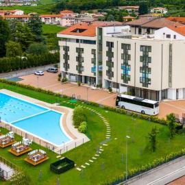 Kona Hotel Verona，位于内格拉尔的酒店