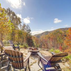 Secluded Lenoir Cabin: 4 Mi to Dtwn Blowing Rock，位于勒诺的酒店