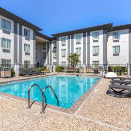 Best Western Medical Center North Inn & Suites Near Six Flags,位于圣安东尼奥的酒店