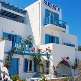 Augusta Studios & Apartments，位于纳乌萨的酒店