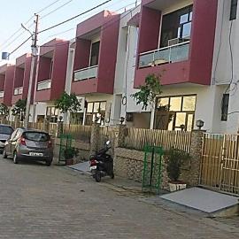 Shri Achyutam Villa - Offering Best Value in Vrindavan，位于范兰德凡的酒店