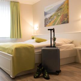 Hotel Zwei Mohren，位于吕德斯海姆的酒店