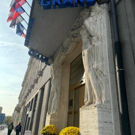 Hotel Grand，位于赫拉德茨 - 克拉洛韦的酒店