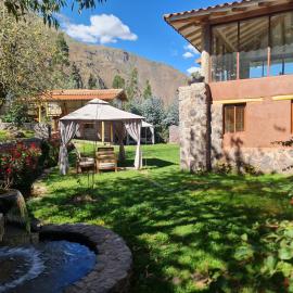 Villa en Valle Sagrado, vistas a la Catarata, Montañas, con Jacuzzi y Sauna，位于卡尔卡的酒店