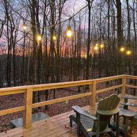 Cozy Log Cabin Near Ski Area and Lake including Hot Tub，位于斯旺顿的酒店