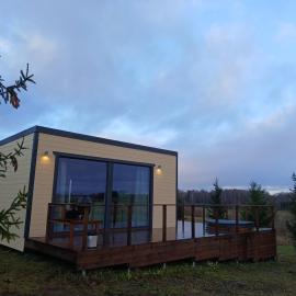 Raadivere Põllupeegel with Sauna，位于Raadivere的酒店