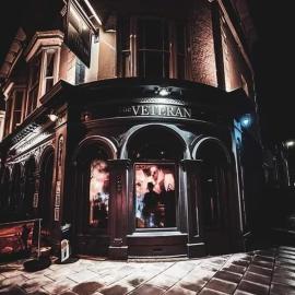 The Veteran Hotel & Bar，位于赖德的酒店