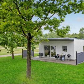 Lovely Home In Ringkøbing With Kitchen，位于灵克宾的酒店
