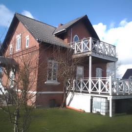 Apartment with balcony in villa Hojer，位于霍耶的酒店