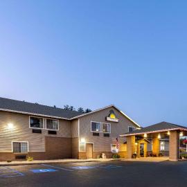 Days Inn by Wyndham Iron Mountain，位于艾恩芒廷的酒店