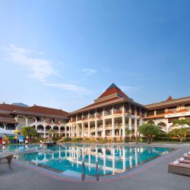 Royal Hotel and Villa Batu，位于巴图的酒店