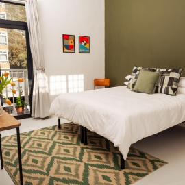 Foools Inn - Trendy Rooms available in the Heart of Sea Point!，位于开普敦的酒店
