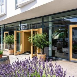 Hotel Klinglhuber，位于多瑙河畔克雷姆斯的酒店