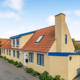 3 Bedroom Nice Apartment In Allinge，位于阿灵厄的酒店