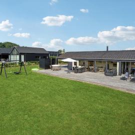 Four-Bedroom Holiday Home In Haderslev，位于哈泽斯莱乌的酒店