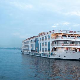 Orient Grand Rose Nile Cruise - Every Saturday from Luxor for 07 & 04 Nights - Every Wednesday From Aswan for 03 Nights，位于卢克索的酒店