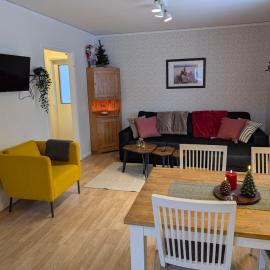 Hel stuga nära Vindelälven i Lappland，位于Blattnicksele的酒店