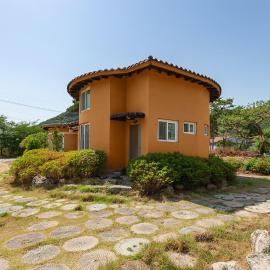 Gochang Hwangto Bokbunja Pension，位于Gochang 的酒店