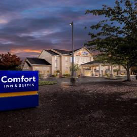 Comfort Inn & Suites Creswell，位于克雷斯韦尔的酒店