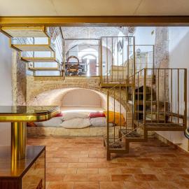 Art of Living, Elegante casa nel centro storico，位于拉奎拉的酒店