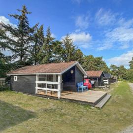 2 Bedroom Awesome Home In Nexø，位于内克瑟的酒店