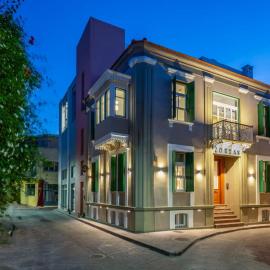 The Zorbas Apartments，位于米蒂利尼的酒店