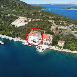 Apartments and rooms by the sea Zaglav, Dugi otok - 8144，位于萨利的酒店