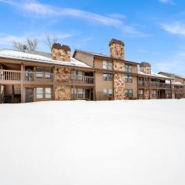 Wolf Creek Lodge Condo in Eden, UT - Relaxing Mountain Retreat，位于Eden的酒店