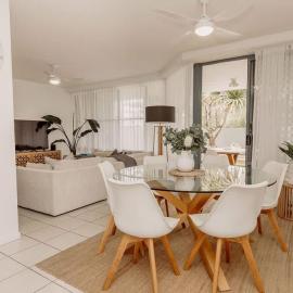 Coastal Charm - Pet & family friendly，位于马库拉的酒店