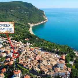Conero Camere，位于锡罗洛的酒店
