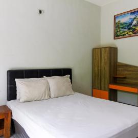 RedDoorz at Saren Anyar Homestay Lukluk，位于Bringkit的酒店