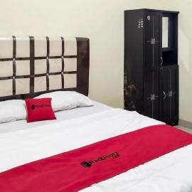 RedDoorz at Guesthouse Oemah Opa Metro Lampung,位于Metro的酒店