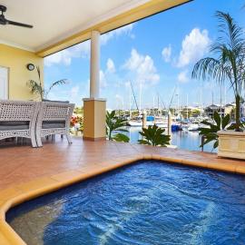 Villa Utopia on the Marina 3 Bed, 3 Bath，位于Stuart Park的酒店