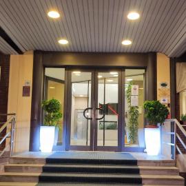 Hotel Touring，位于法尔科纳拉·玛里提马的酒店