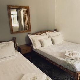 Trem de Pouso Rustic Guest House,位于蒂拉登特斯的酒店