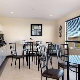 Days Inn by Wyndham Grande Prairie,位于大草原城的酒店