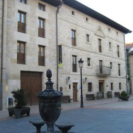 Arganzón Plaza,位于La Puebla de Arganzón的酒店