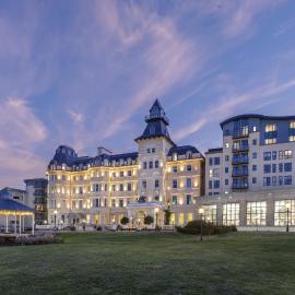 Royal Marine Hotel，位于邓莱里的酒店