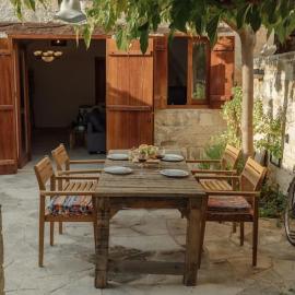 The Yard Traditional Residence，位于Vasa Kilaniou的酒店