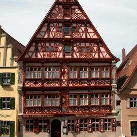 Hotel Deutsches Haus,位于丁克尔斯比尔的酒店