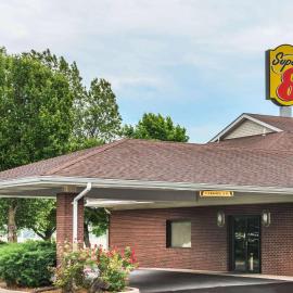 Super 8 by Wyndham O'Fallon，位于奥法伦的酒店