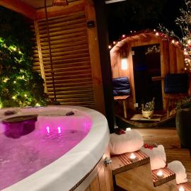 Romantisch Wellness Appartement met privé Hottub Sauna Gamesroom，位于Den Ham的酒店