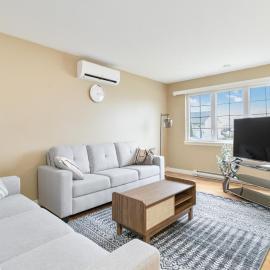 Comfortable, Spacious 3 bedroom Home，位于蒙克顿的酒店
