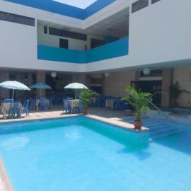 Hotel Dorado Inn，位于萨利纳斯的酒店